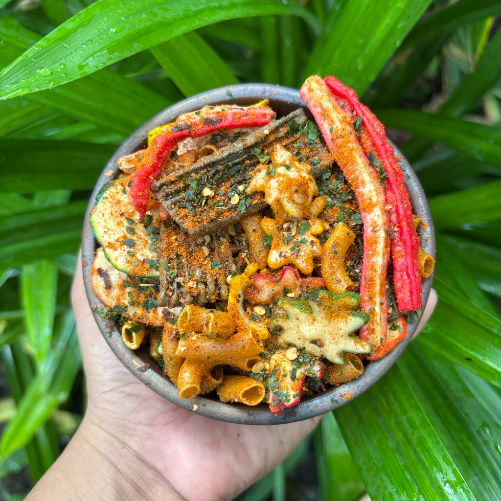 

Kerupuk seblak mix pedas daun jeruk 1KG