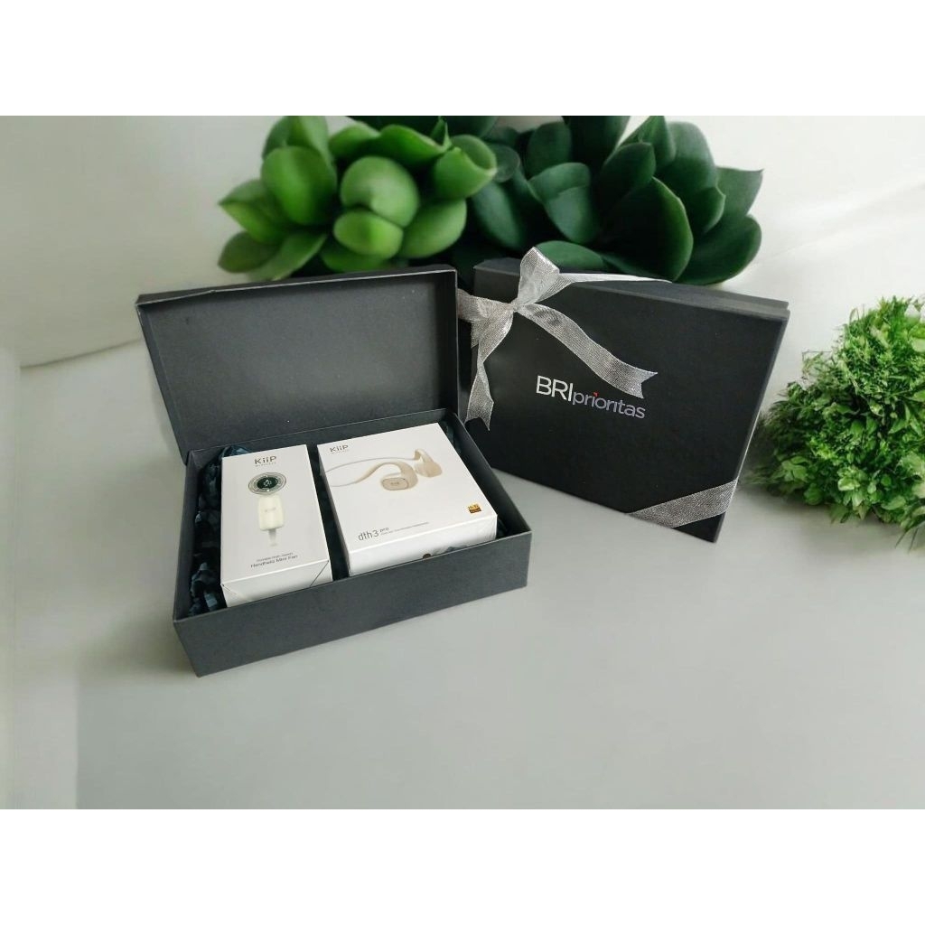 

Premium Corporate Gift Package