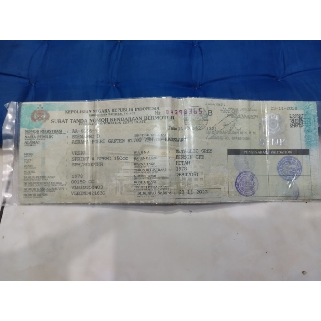 

kertas vespa sprint warna silver grey