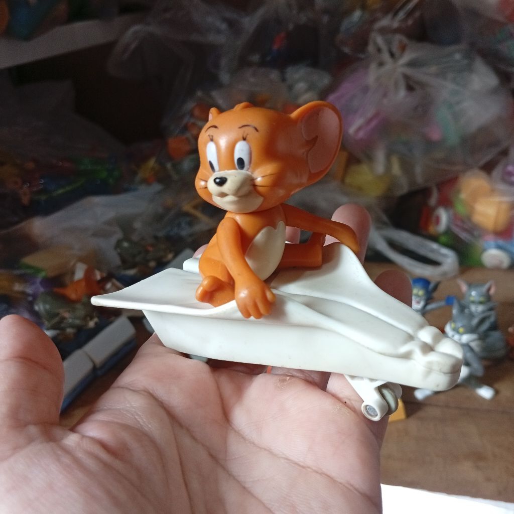 happy meal toys tom and jerry 2008 paper plane jerry