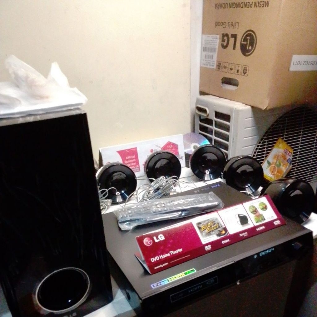 NEW LG DVD HOME THEATER 5.1 BIOSKOP RUMAHAN Home Cinema System 330WATT KARAOKE FM AUX HDMI USB Direc