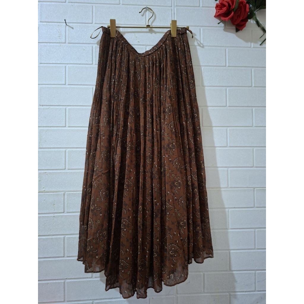 Rok uniqlo  colab coklat  batik size XXL