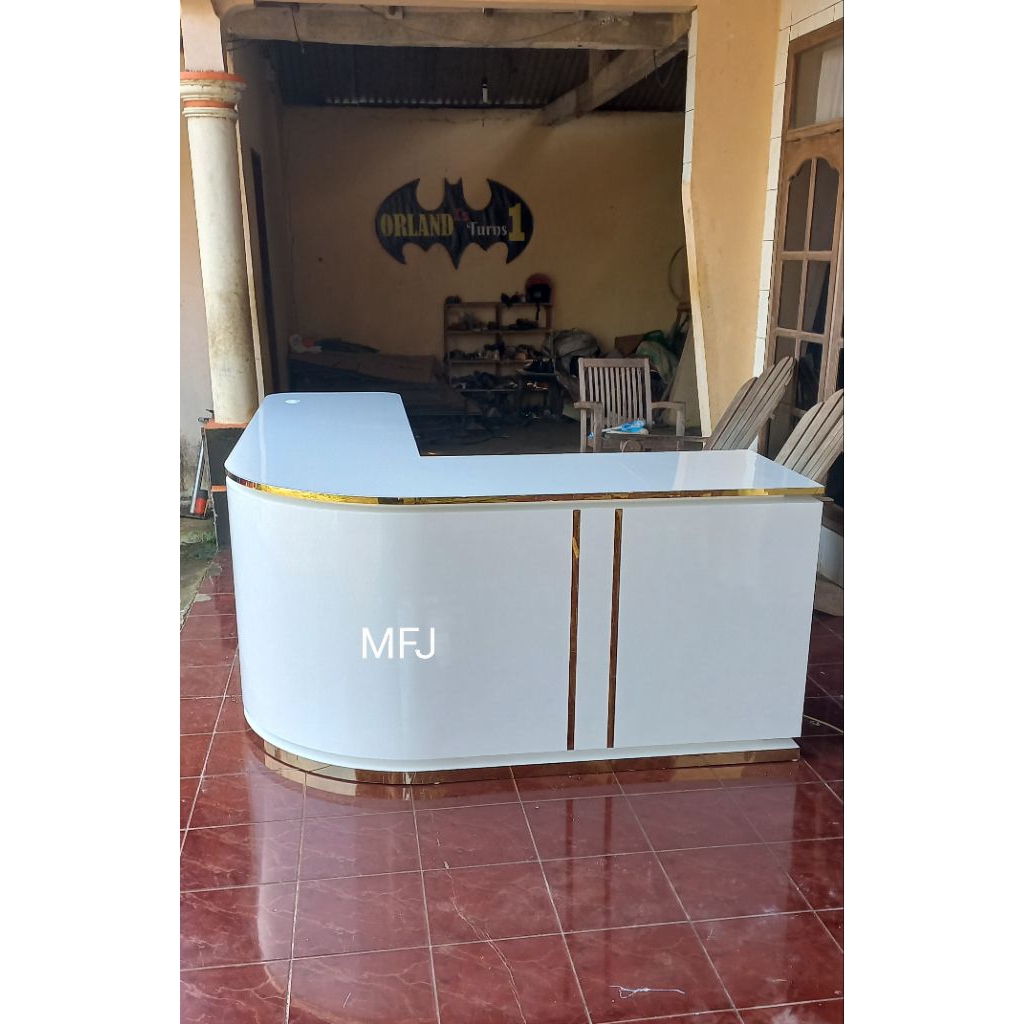 meja kasir minimalis moderen /meja toko