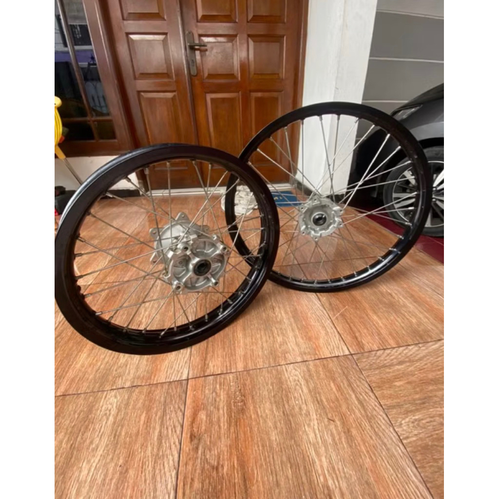Velg ori crf tinggal pasang ban asli copotan crf 150