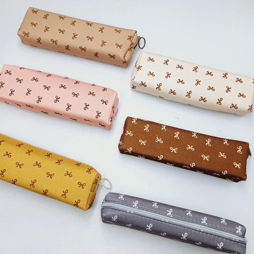 

Tempat Pensil Motif Pita Coquette - Tempat Pulpen Coquette Pita - Pencil Case 0033