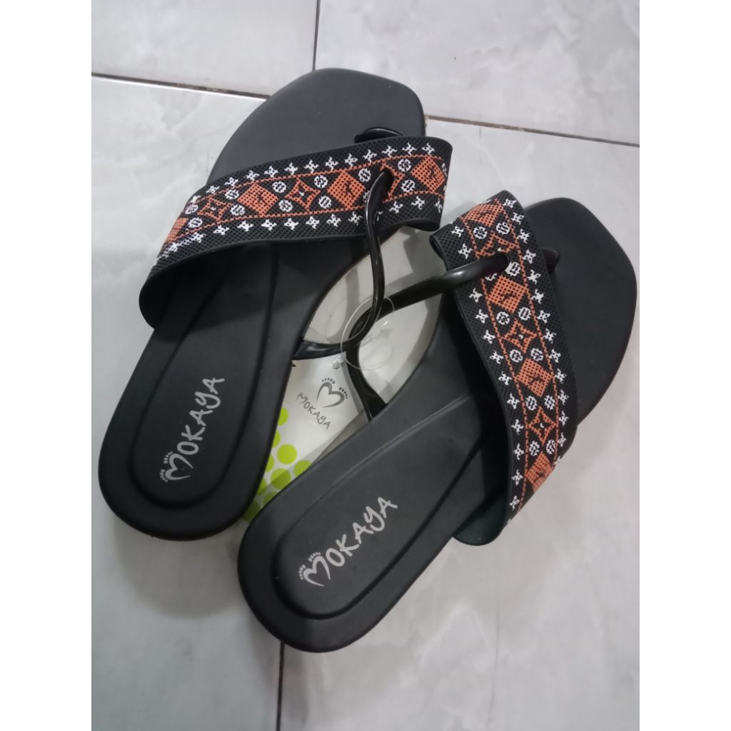 Sandal mokaya jepit Cuci Gudang