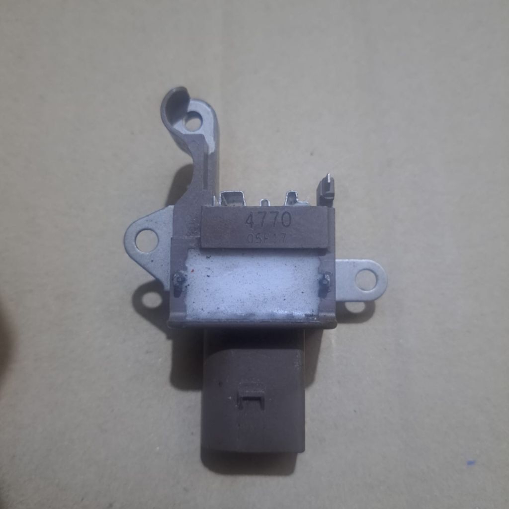 IC REGULATOR ALTENATOR DINAMO AMPERE MOBIL TOYOTA FORTUNER INNOVA YARIS VIOS HILUX DIESEL ORIGINAL
