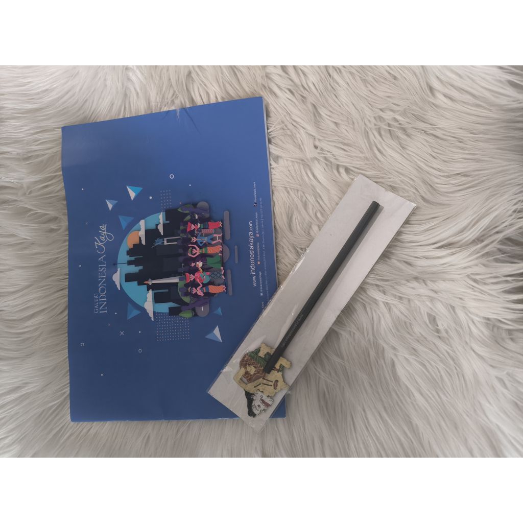 

Buku Gambar + Kayu Bentuk Wayang