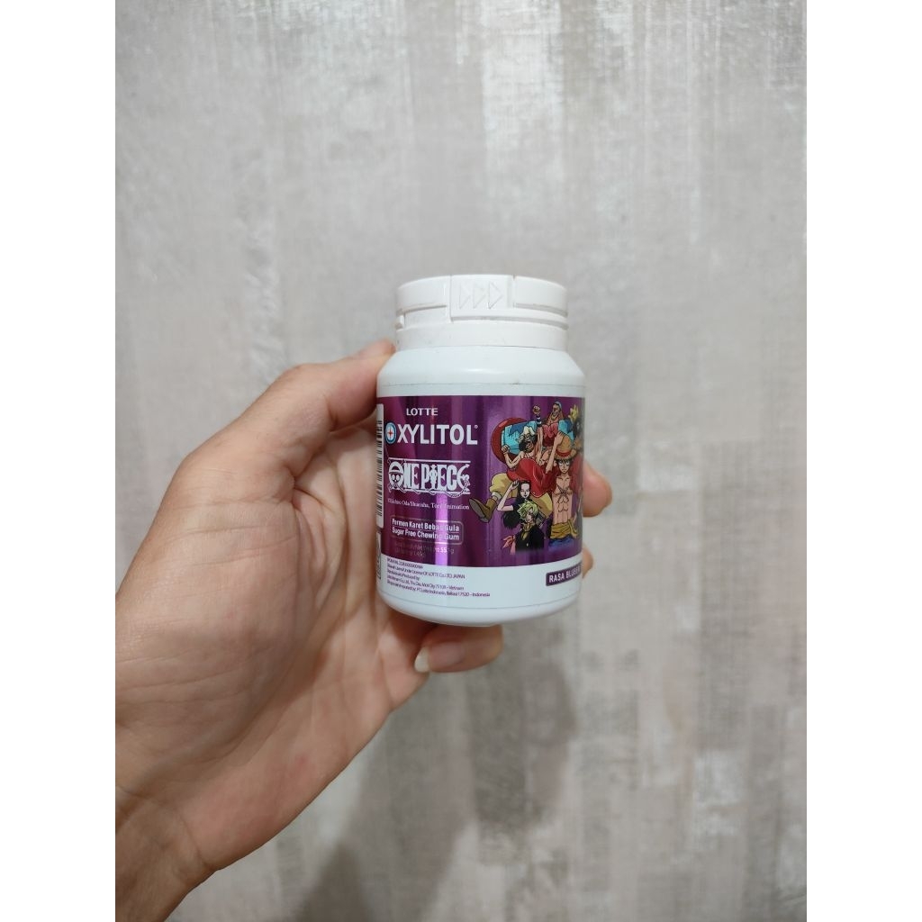 

Xylitol permen karet bebas gula 58 gr isi 40 pcs blueberry mint one piece