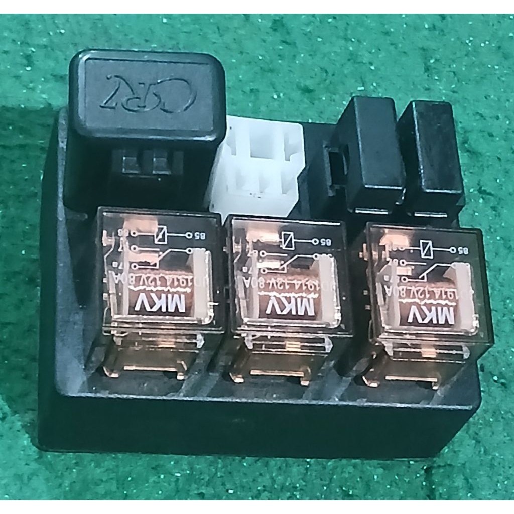 rumah relay set relay 4 kaki dan fleser +fuse