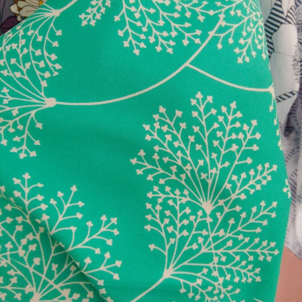 Kain Bubble Crepe Motif Floral – Bahan Adem, Jatuh, Cocok Gamis & Dress ajt