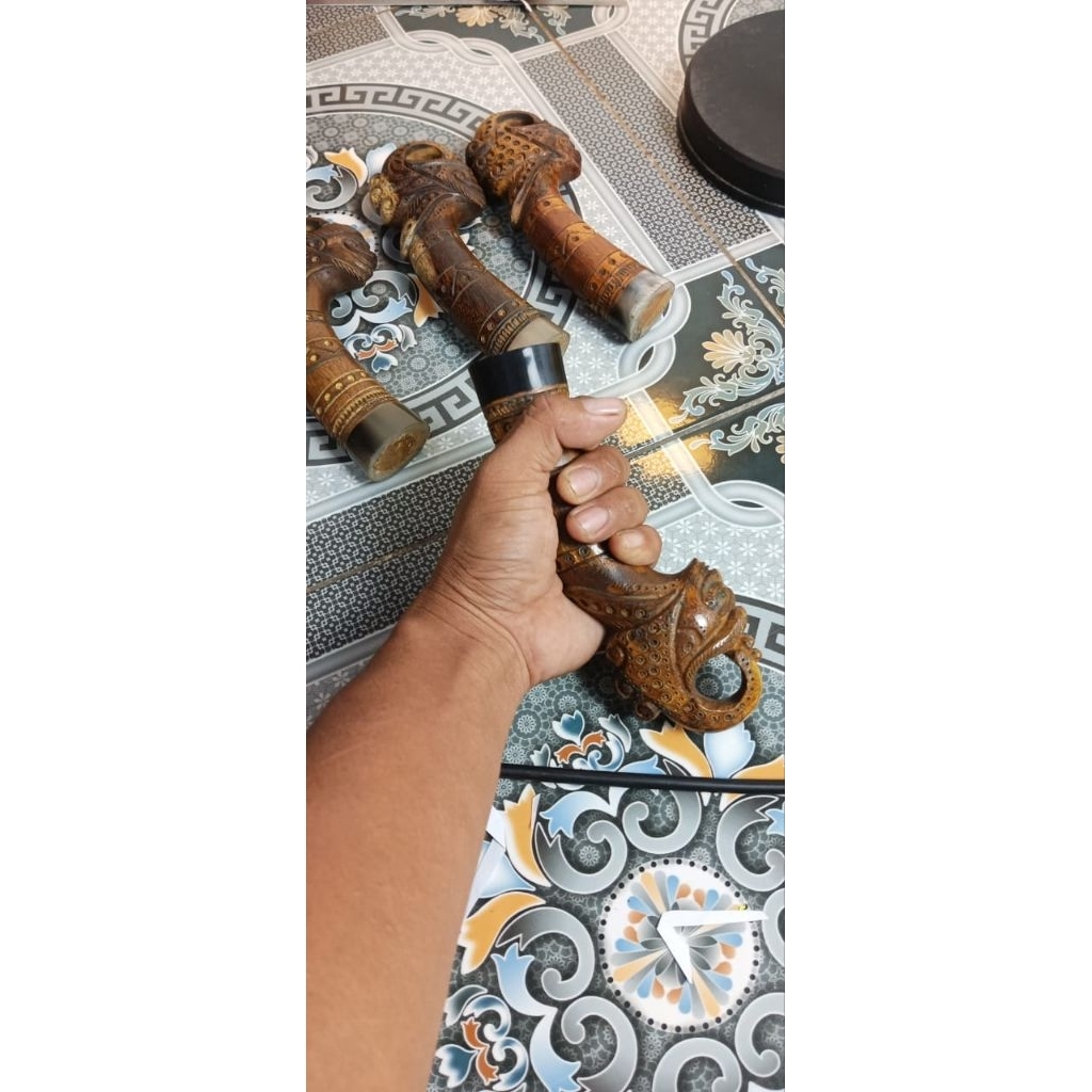 gagang kayu johar ukir Wayang