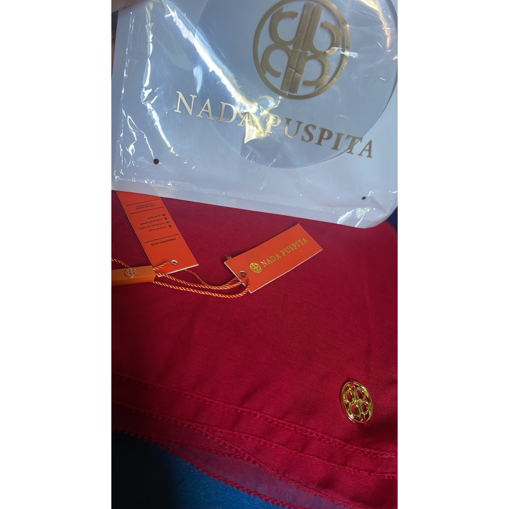 Preloved Nada Puspita All Day Scarf in RED (merah) by Indah Nada puspita