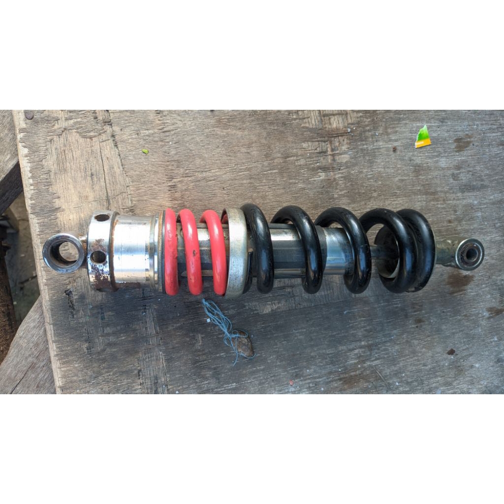 shock belakang Megapro mono