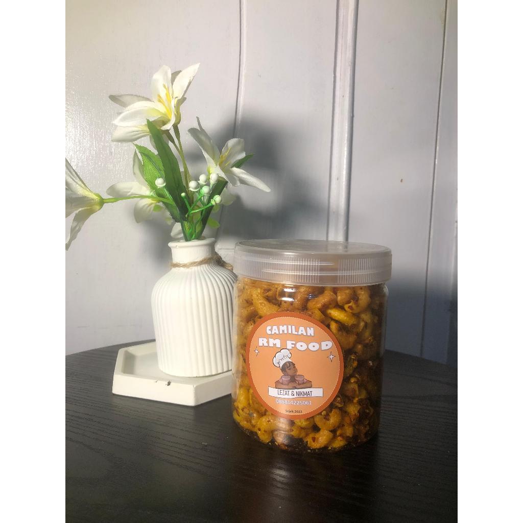 

Makaroni Pedas Chili Oil Daun Jeruk Ukuran 600 ML (150gr)