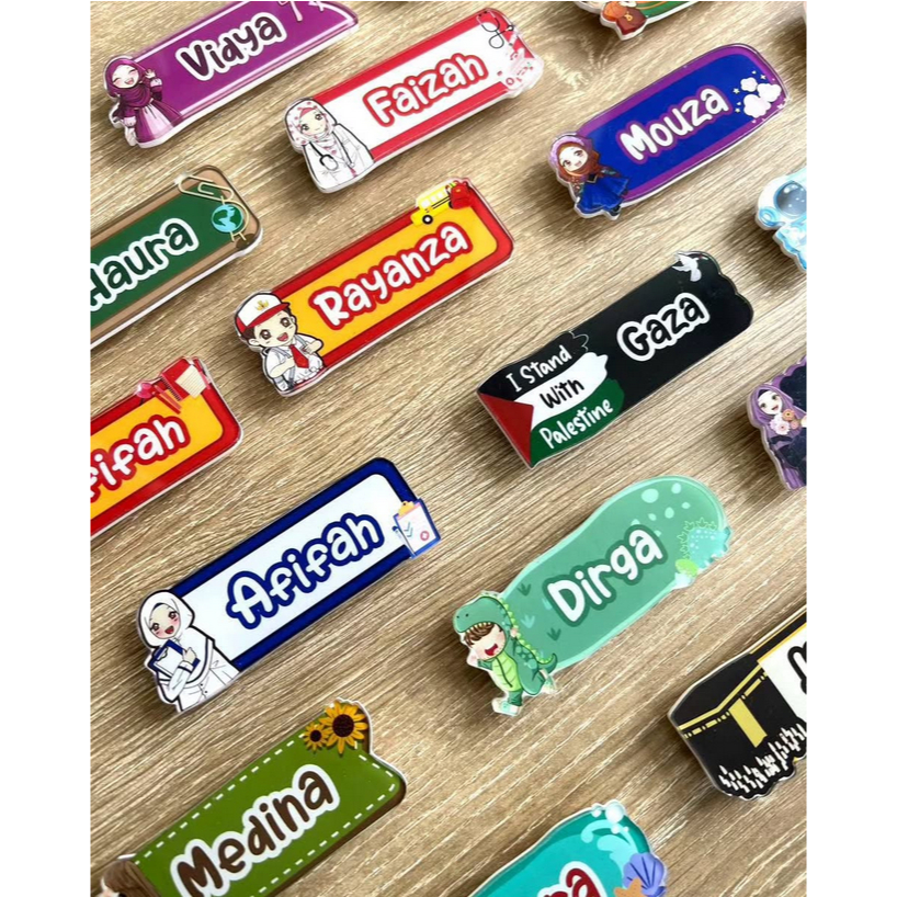

Name Tag Akrilik Karakter Gambar Custom Nama Nametag Cute Papan Nama Nama Dada