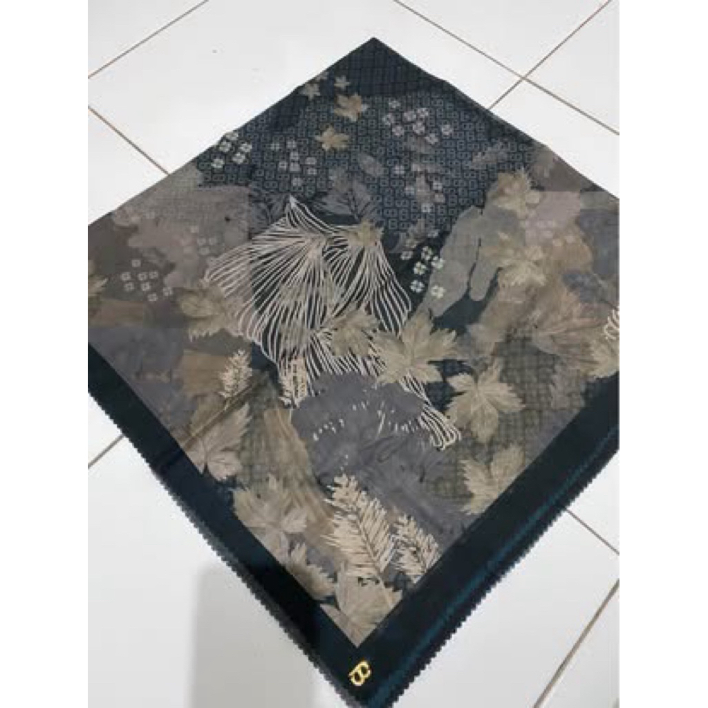 Preloved Scarf Buttonscarves Hitam Iseltwald No Box