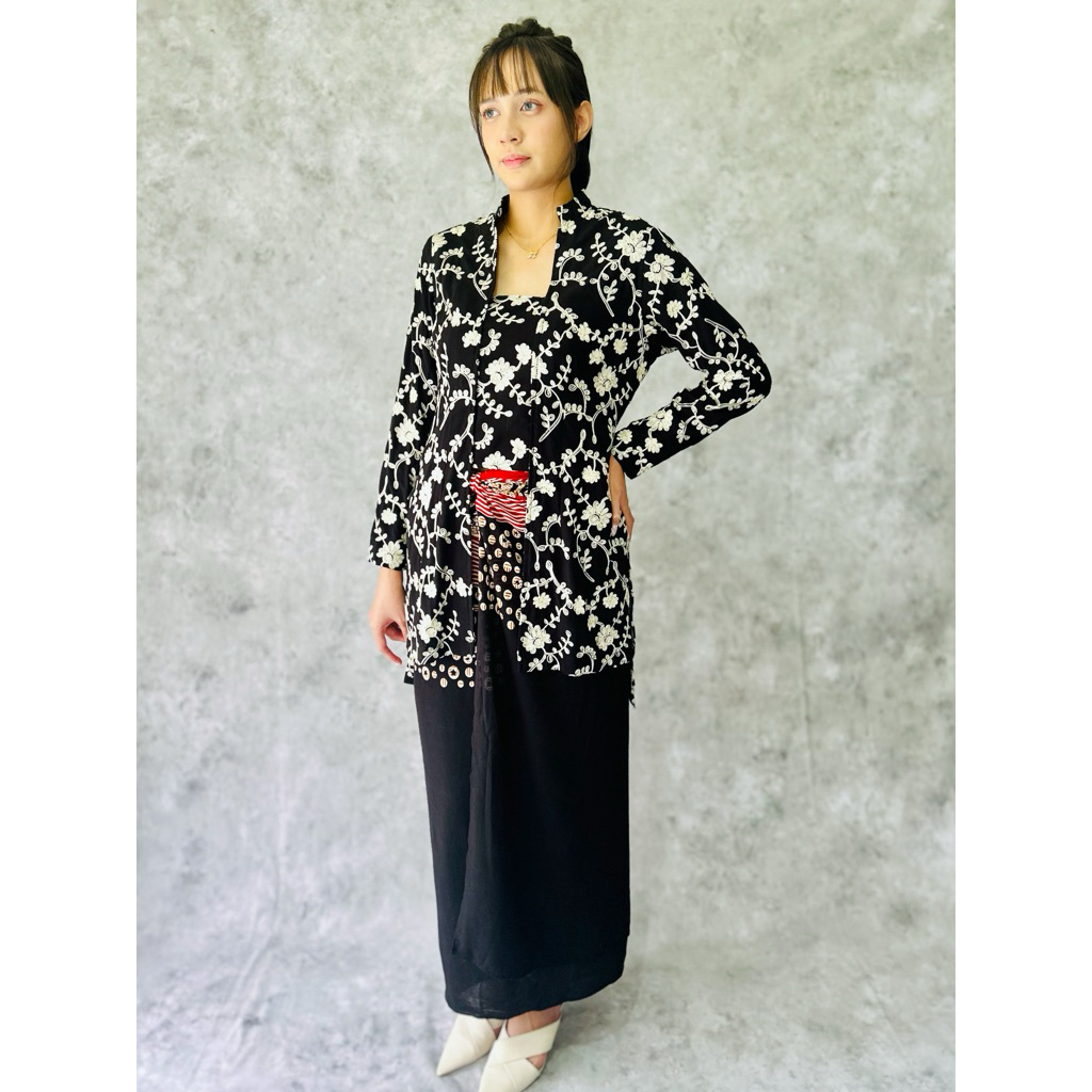 Kebaya Katun Kutu Baru Hitam Bordir Wanita