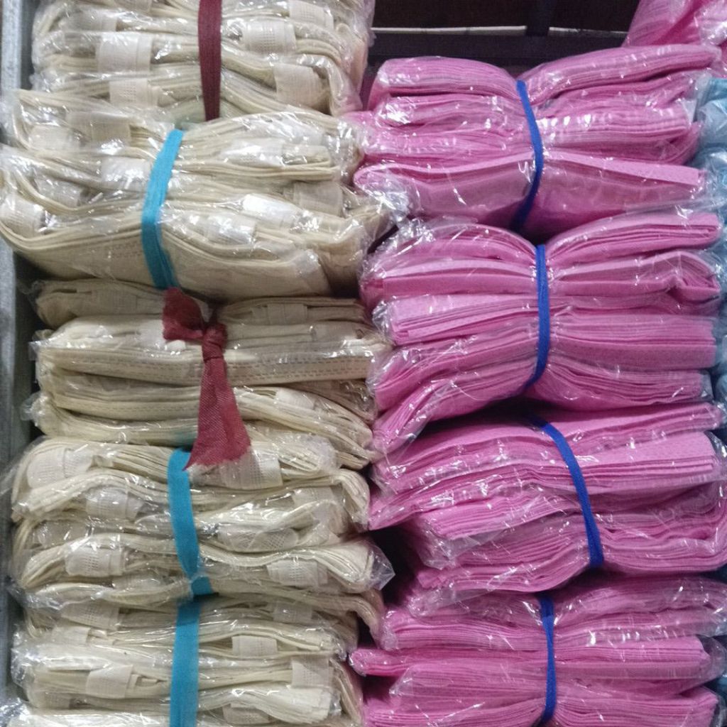 

Paket Hemat Hls Box dus 20x20 Isi (200 PCS) Tas Kain Spunbond