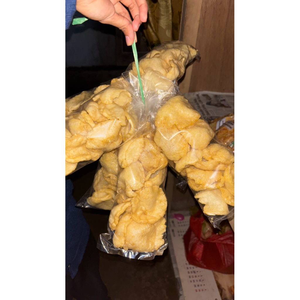 

singkong putih /singkong jeruk purut /mangleng /keripik talas /keripik pisang /kerupuk bawang /kerupuk kanji /gaplek