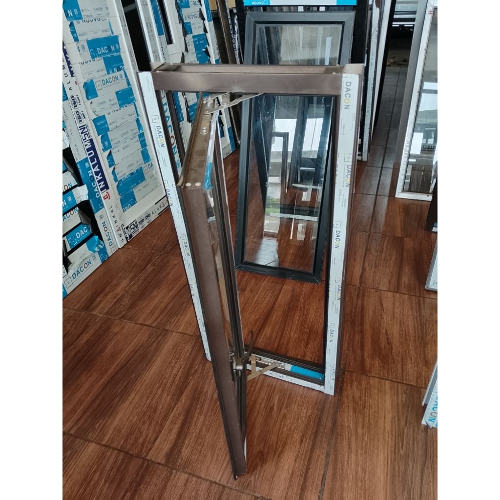kusen jendela single swing aluminium minimalis estetik