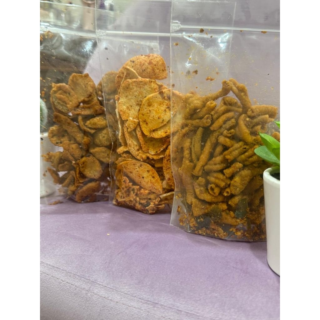 

cemilan basreng rasa pedas usus gurih pedas asin kulit ayam rasa pedas