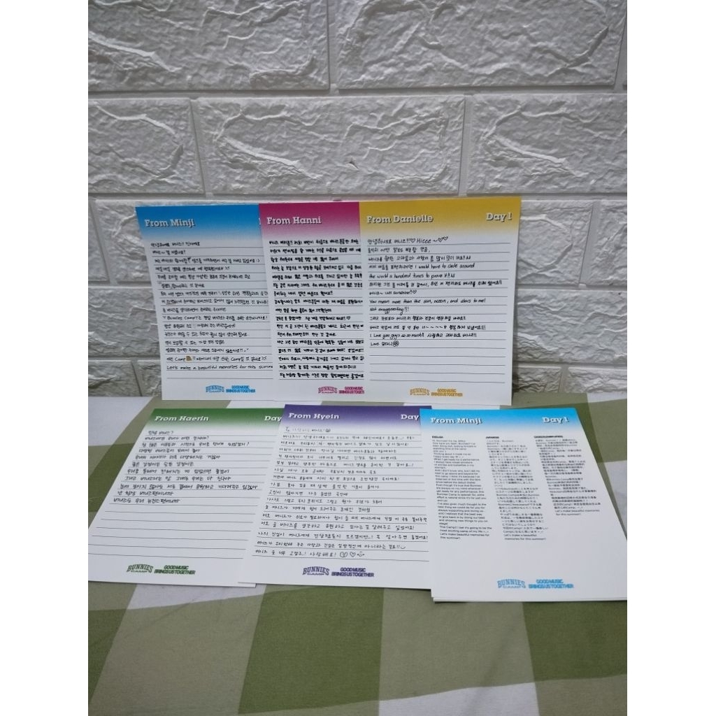 

NewJeans Yearbook 22-23 SHARING