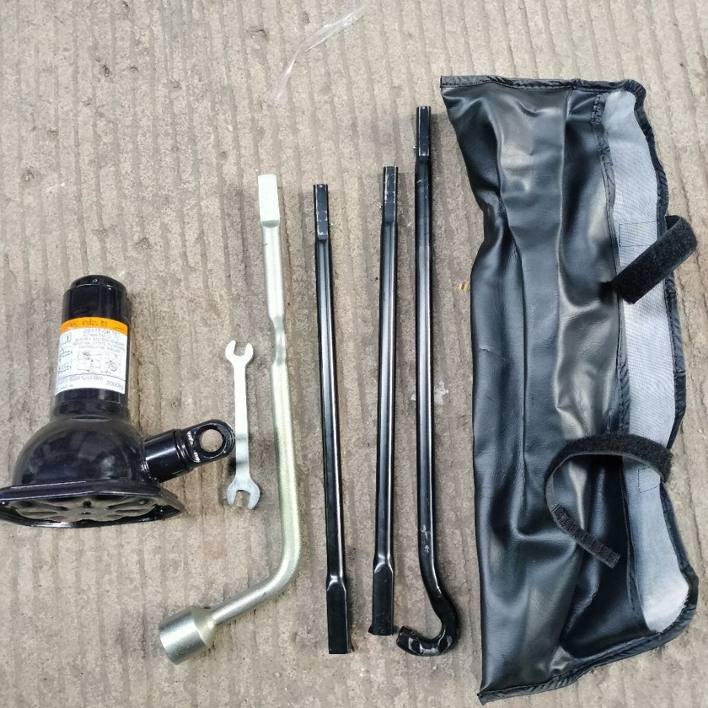 dongkrak original bekas copotan Innova reborn satu set