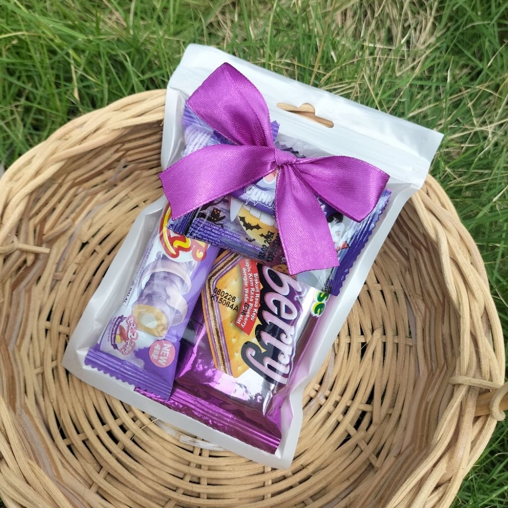 

SNACK MINI UNGU WISUDA ULTA