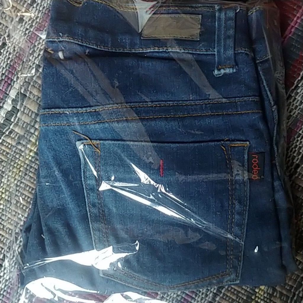 rodeo jeans wanita pendek