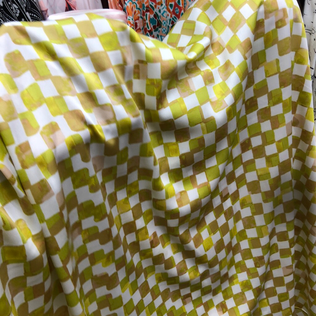 kain satin silk motif kotak - kain satin silk motif premium t