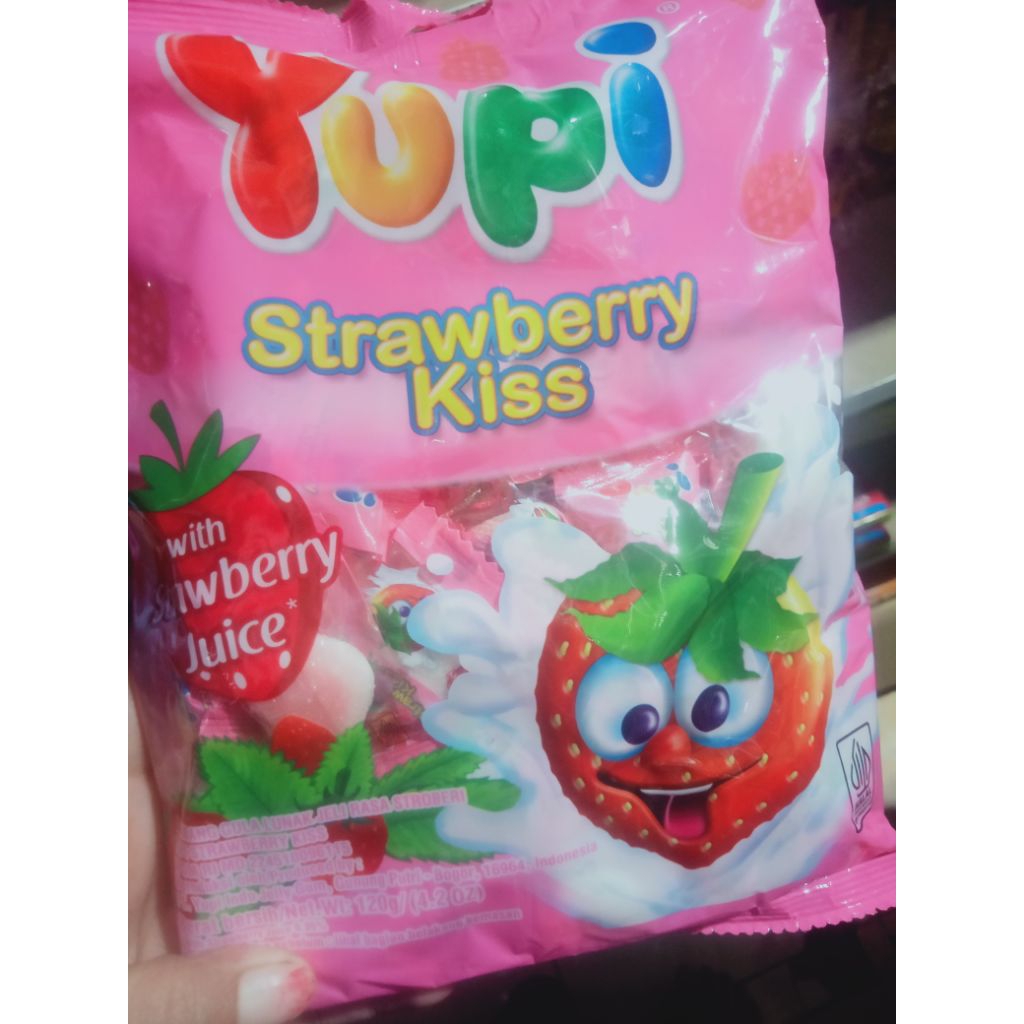 

YUPI STRAWBERRY KISS 120GR
