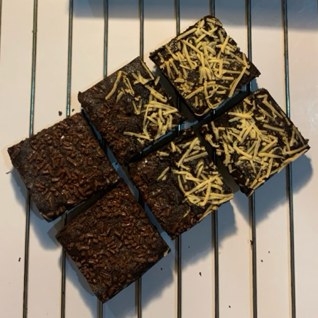 

GLUTEN FREE FUDGY BROWNIES 10 x 15 CM VACUUM SEALED | KUE MAMAKU | Untuk ulang tahun acara goodie bag snack