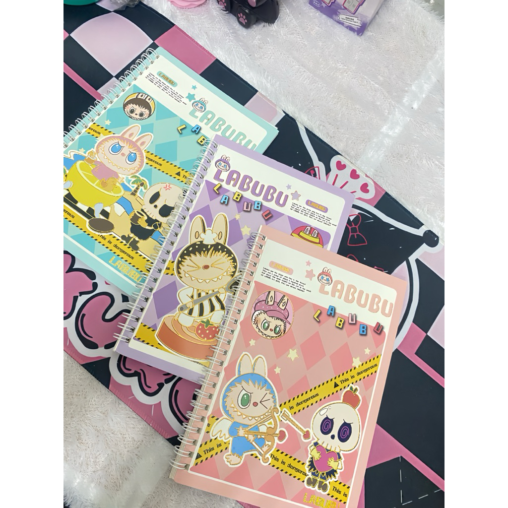 

Buku Ring A5 Labubu Buku Notebook Ring Labubu Isi 56 Lembar A5-5032