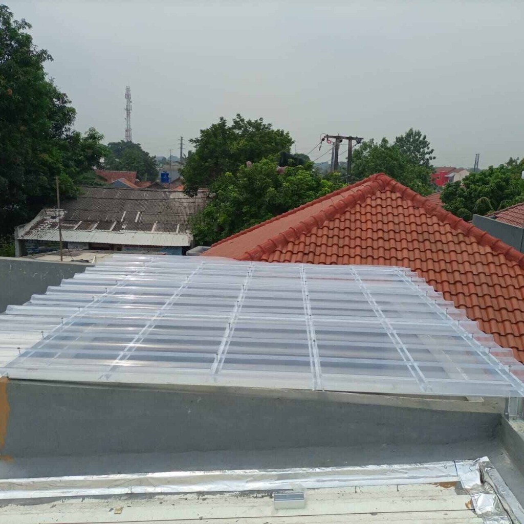 Atap belakang transparan solartuff