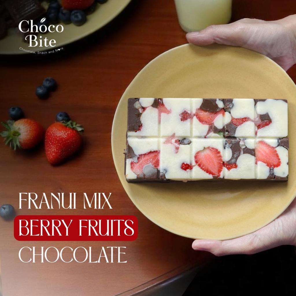 

Strawberry Dubai Chocolate, Coklat Enak dan Buah Segar Camilan Asik