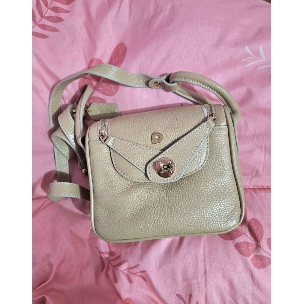 Preloved Papillon Sling Bag Tas Selempang Wanita (Baca Deskripsi)