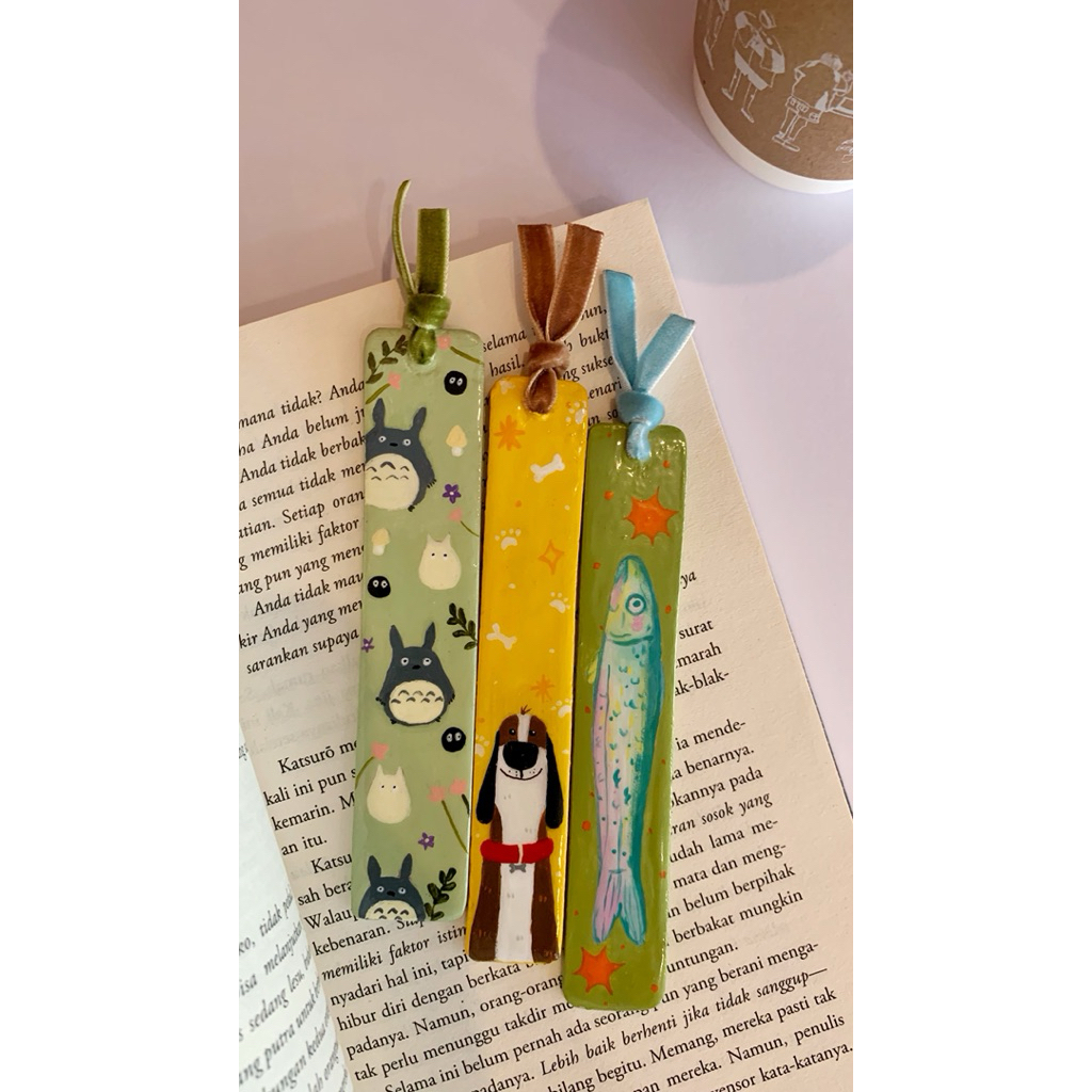 

Bookmark Pembatas Buku Air Dry Clay