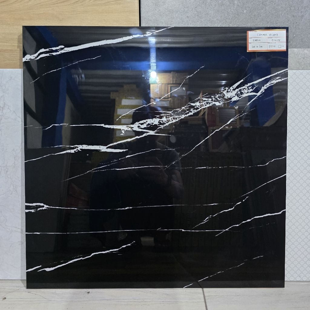 Granit Hitam Motip Glazed Polished 60x60 CAMEL BLACK