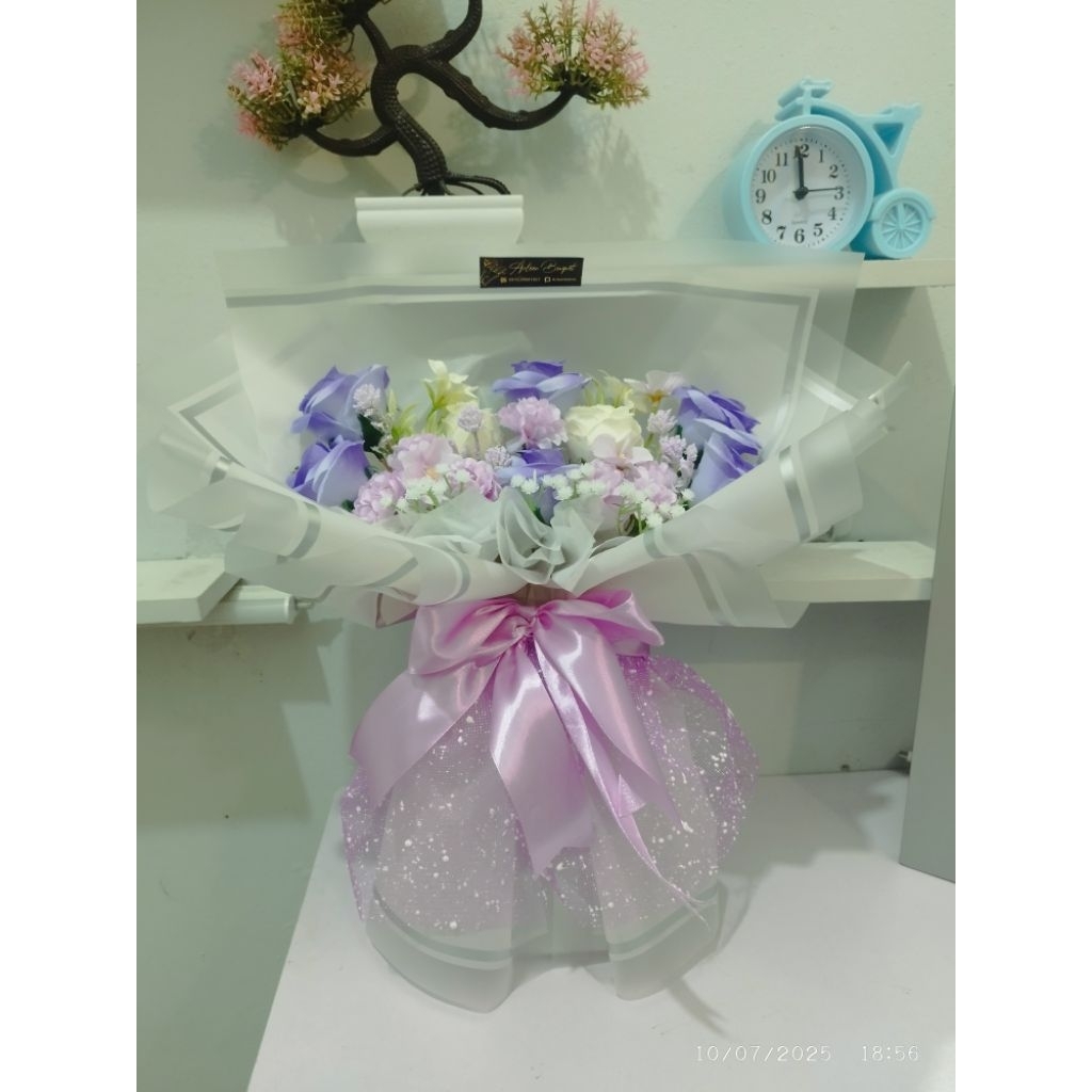 (bisa COD) BUKET BUNGA LILAC - bunga warna Lilac - bucket warna lilac ungu muda - bunga palsu