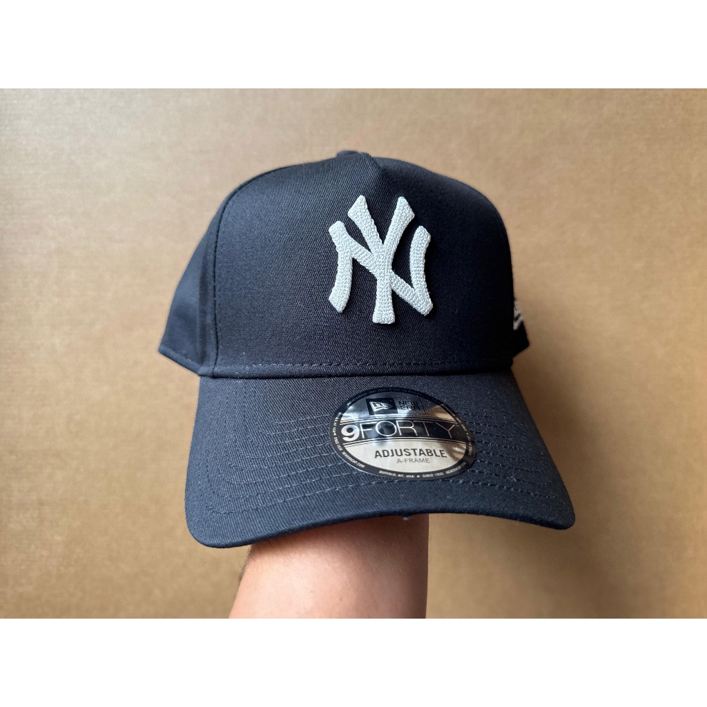 Topi New Era 9Forty A-Frame New York Yankees Ivory Chainstitch Black Snapback Cap