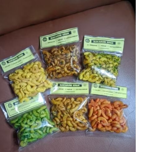 

Makaroni kriyuk berbagai rasa dengan harga murmer