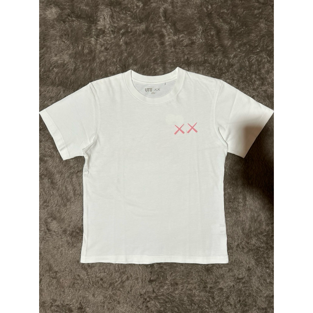 KAOS UNIQLO KAWS SECOND