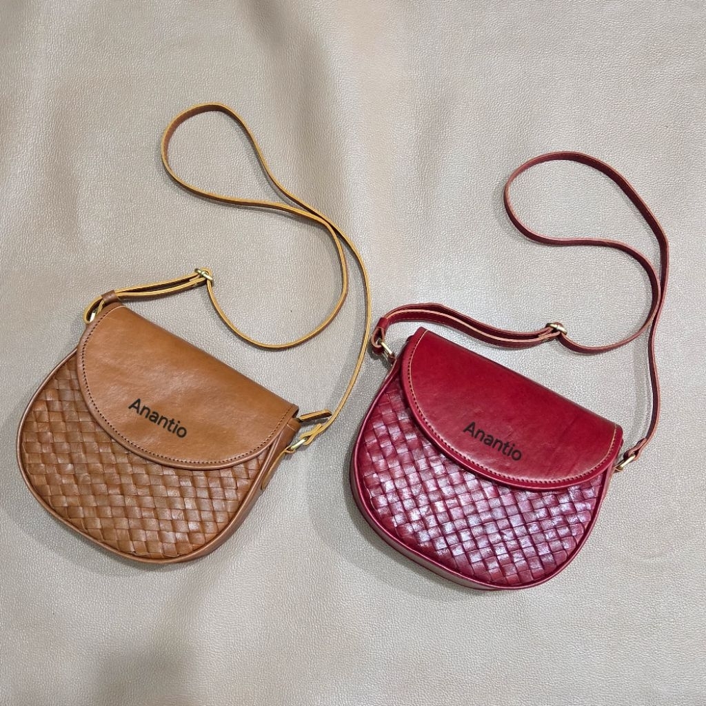 TAS ANYAMAN KULIT SAPI NABATI