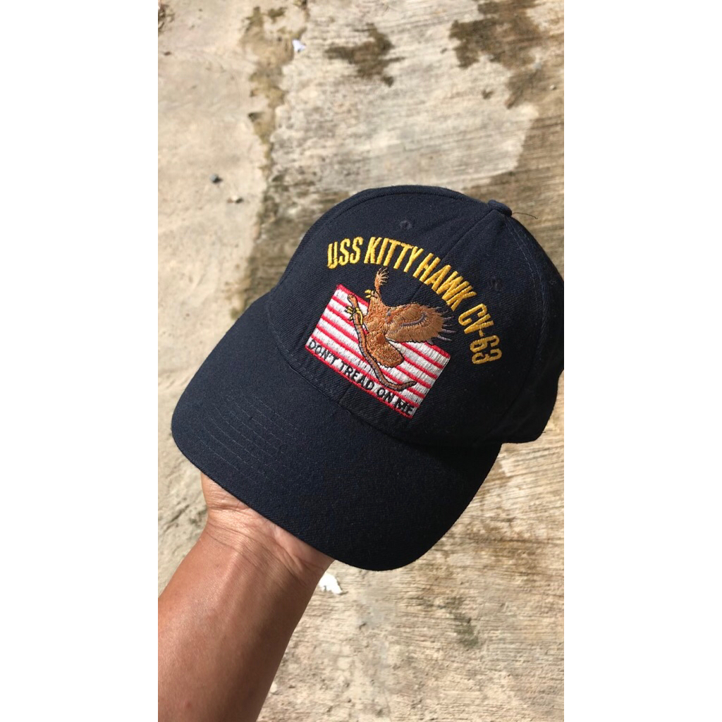 Topi Uss Kitty Hawk (made in USA)