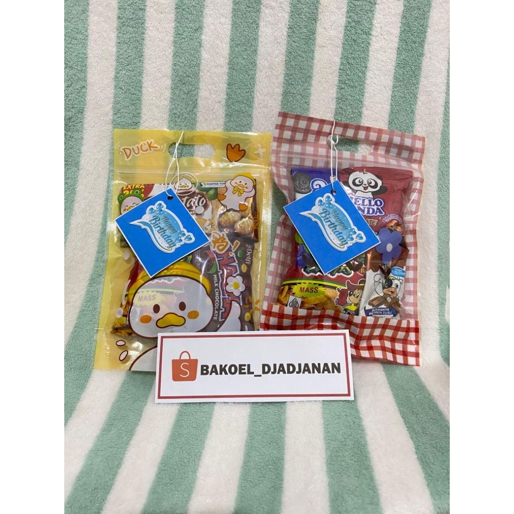 

Hampers Ulang Tahun/Jajan Ulang Tahun/Hampers Wisuda/Bingkisan Ulang Tahun/Custom