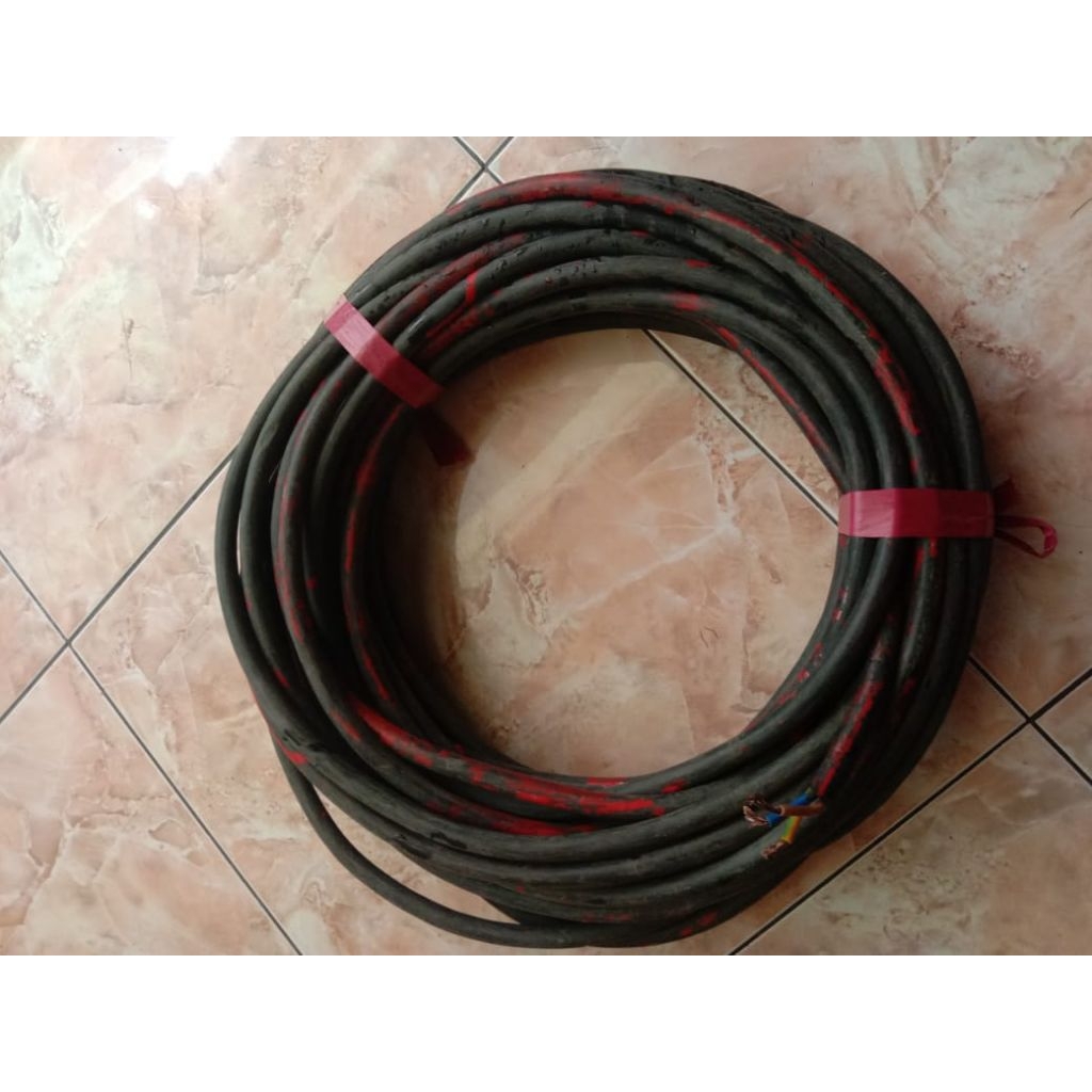 kabel serabut mrek enterna bekas barang masih bagus ukuran 3×2,5 panjang 26 meter