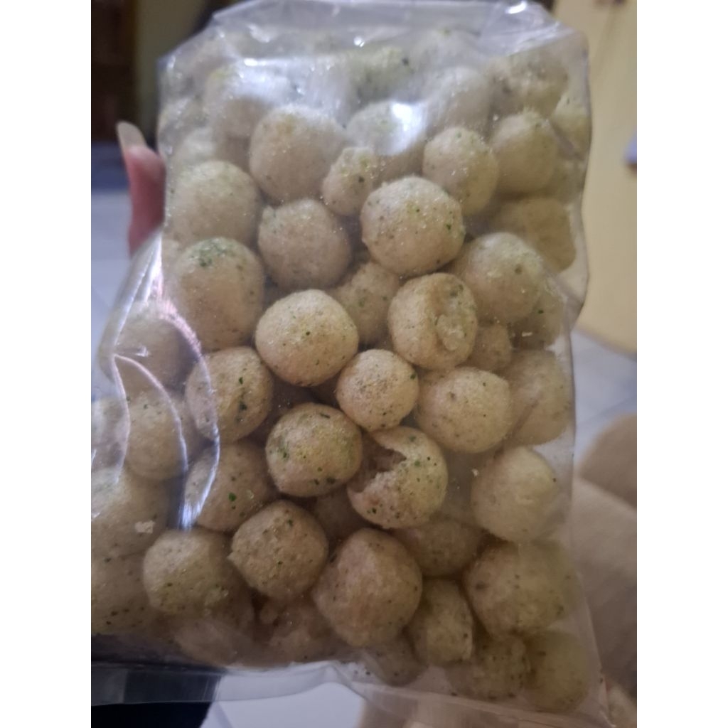 

endog lewo original daun jeruk rasanya gurih renyah terbuat dari singkong tapi rasa seperti cimol kering