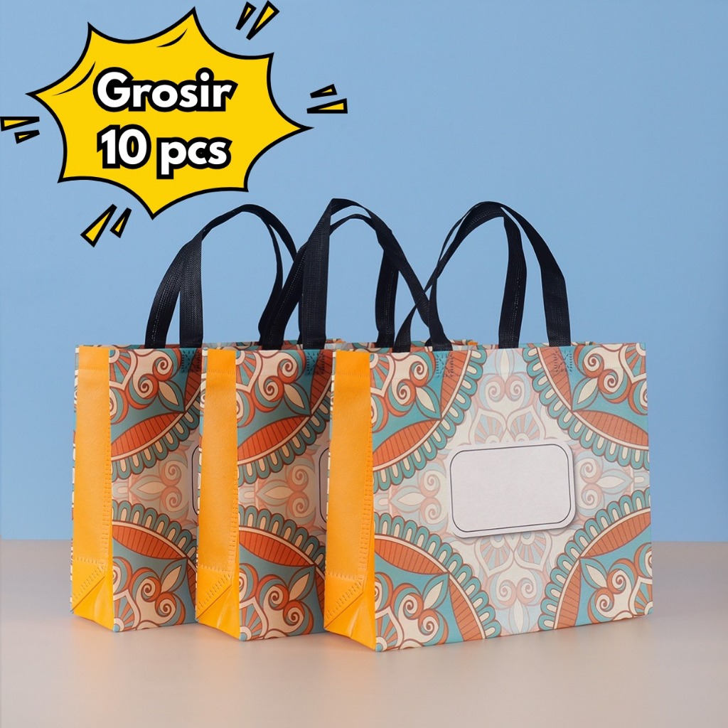 

10PCS Grosir Stock Tersedia Tas Spunbond Handle | Goodie Bag | Tote Bag | Souvenir | Hampers |untuk Toko Baju| Selamatan Haji Khitan Ultah Wedding 28x20x10 32x27x10 43x32x10 47x36x10