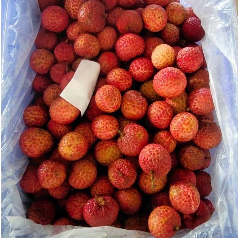 

LYCHE MERAH SUPER MUANIS 1 KERANJANG /selalu baru 5kg